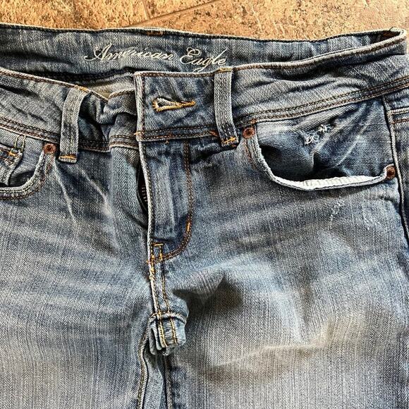 AMERICAN EAGLE women's size 6 short-stretch jeans, Slim Boot, Distressed - Picture 3 of 9